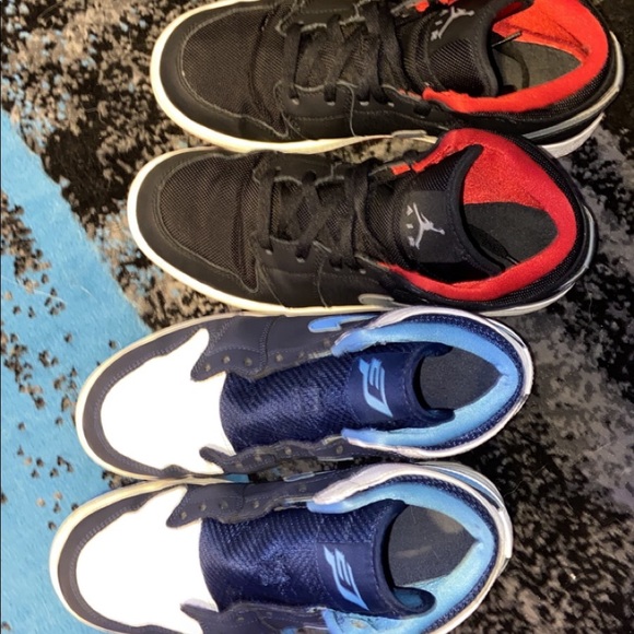 Jordan 1s, 2pairs - Picture 2 of 4